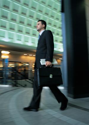 好みのブランドスニーカーを探そう